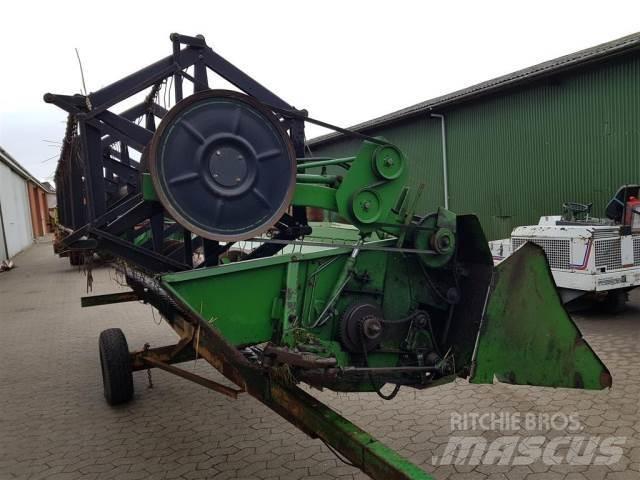 John Deere 16 Acessórios de ceifeiras debulhadoras