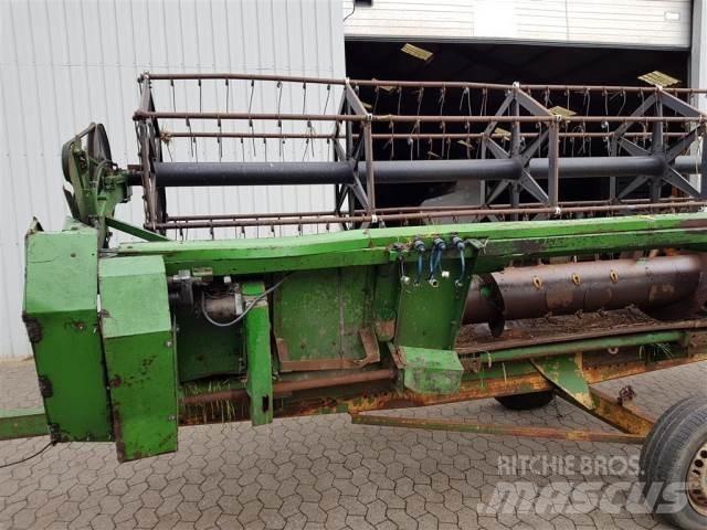 John Deere 16 Acessórios de ceifeiras debulhadoras