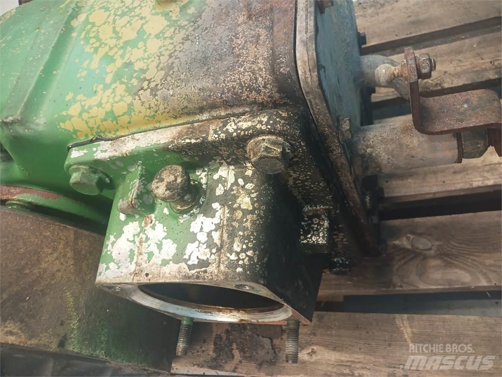 John Deere 2066 Transmissão