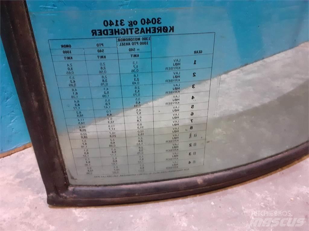 John Deere 3040 Cabines e interior