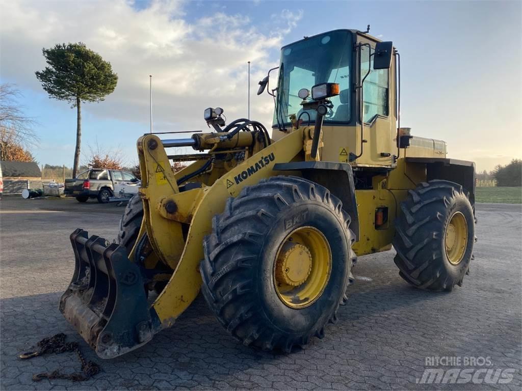 Komatsu WA270 Pás carregadoras de rodas