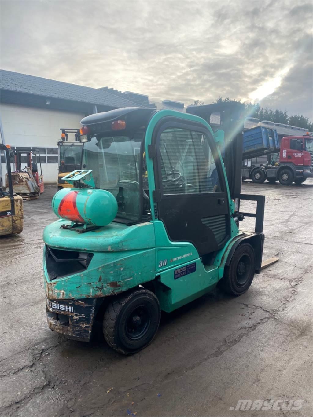 Mitsubishi FG30 Empilhadores a gás