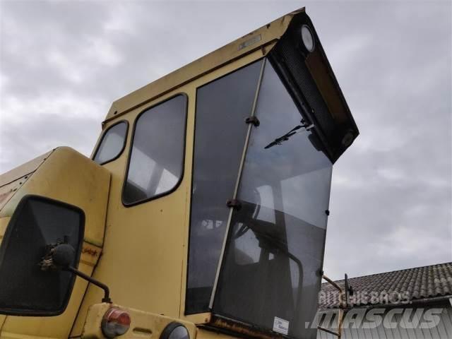 New Holland 1550 Cabines e interior