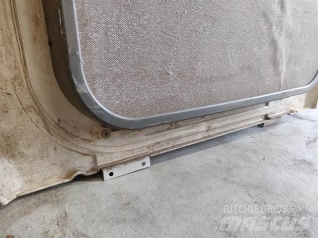 New Holland 8340 Cabines e interior