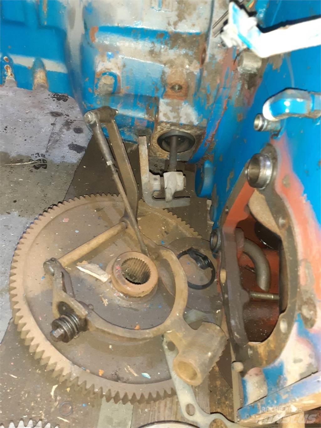 New Holland 8340 Transmissão