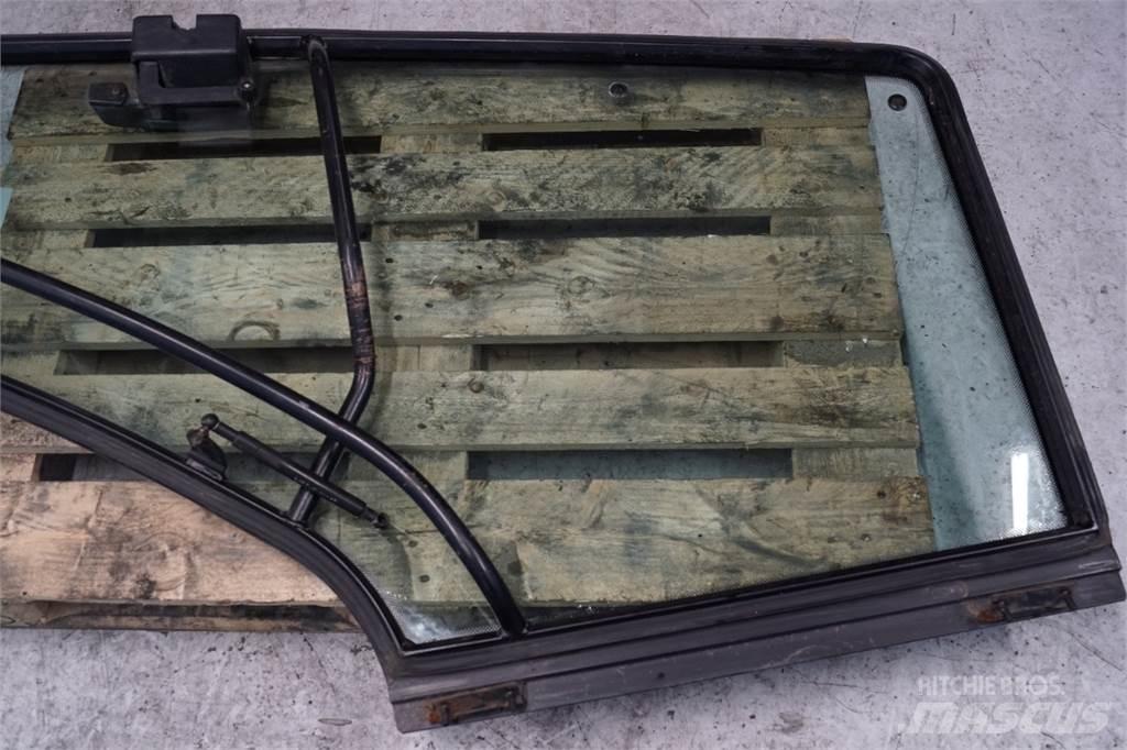 New Holland 8770 Cabines e interior