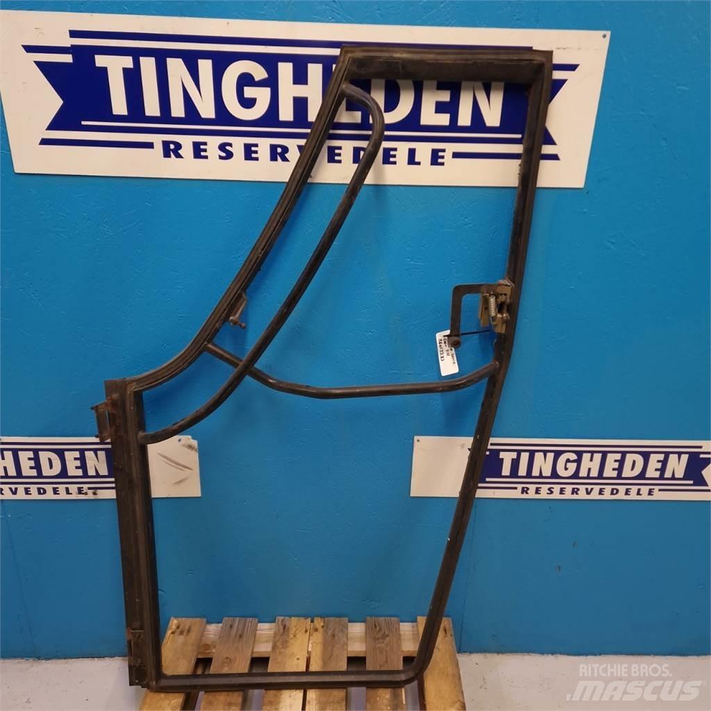 New Holland 8770 Cabines e interior
