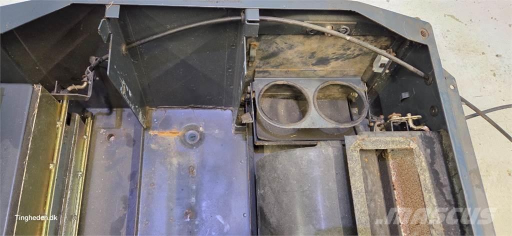 New Holland TF78 Cabines e interior