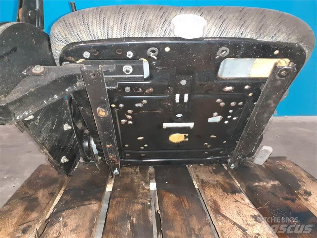 New Holland TX68 Cabines e interior