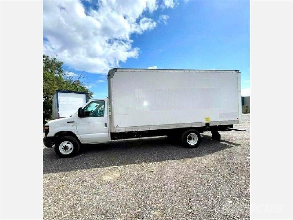 Ford E-350 Camiões de caixa fechada