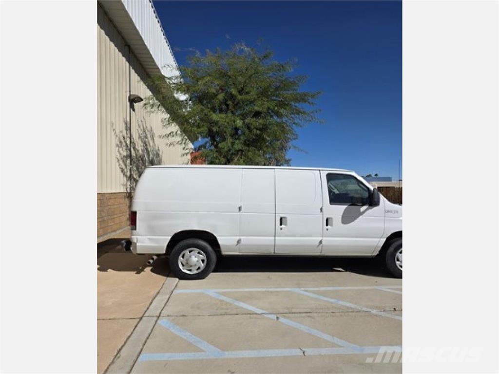 Ford E150 Carrinhas de caixa fechada