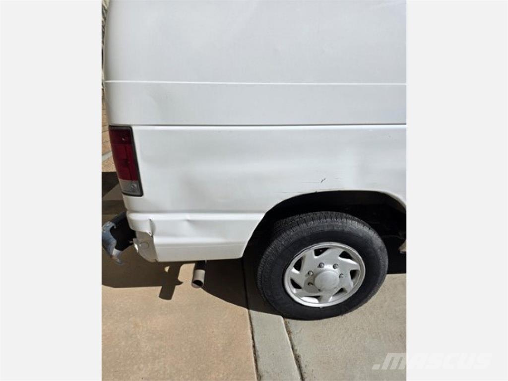Ford E150 Carrinhas de caixa fechada