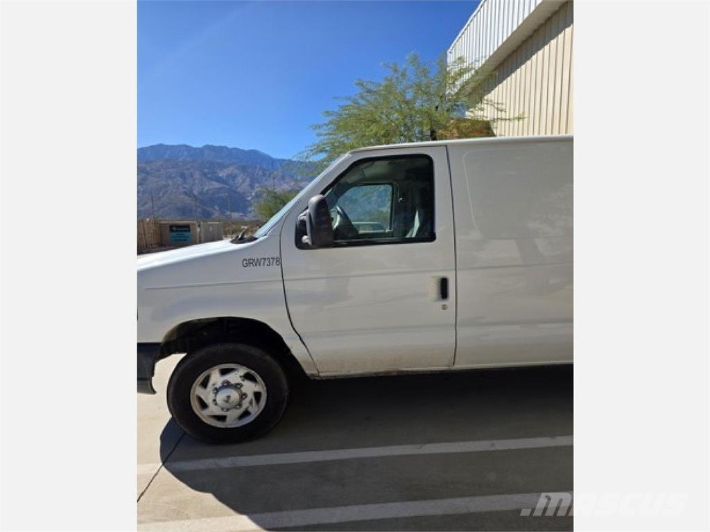 Ford E150 Carrinhas de caixa fechada