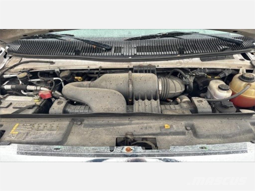 Ford E350 Camiões de caixa fechada