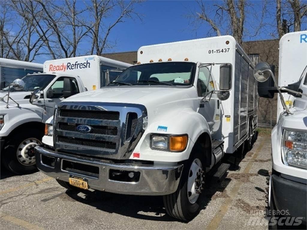 Ford F750 Camiões de caixa fechada
