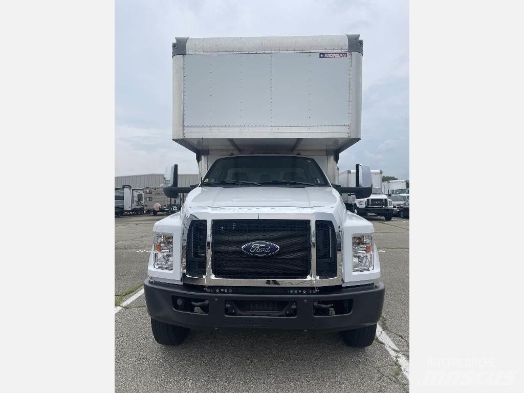 Ford F750 Camiões de caixa fechada