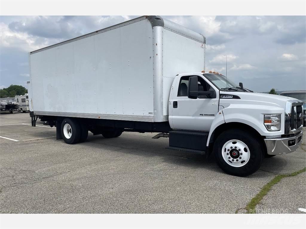 Ford F750 Camiões de caixa fechada