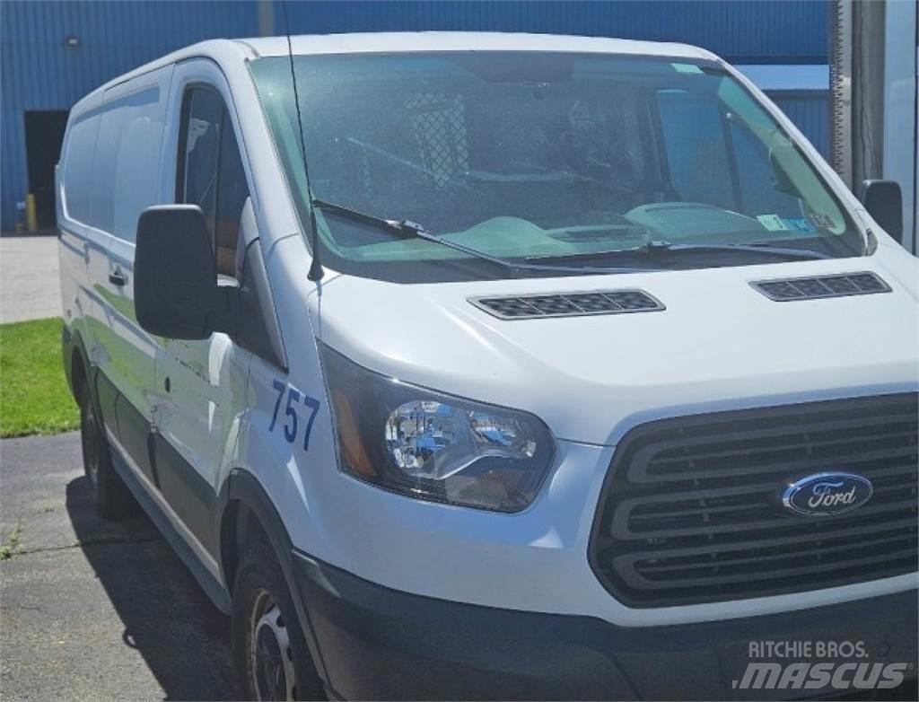 Ford Transit 150 Carrinhas de caixa fechada