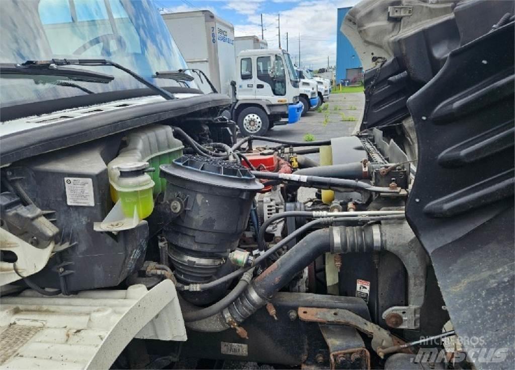 Freightliner M2 Camiões de caixa fechada