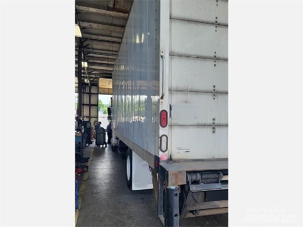 Freightliner M2 Camiões de caixa fechada