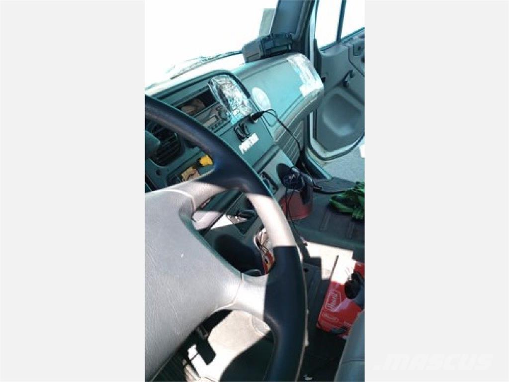 Freightliner M2 Camiões de caixa fechada