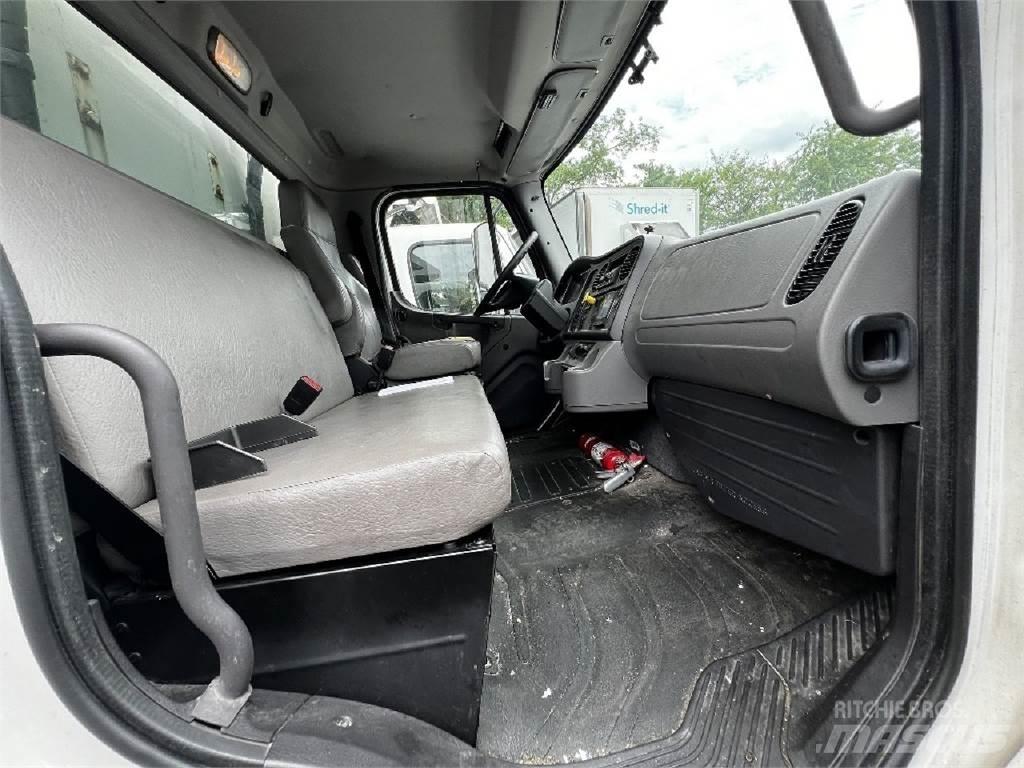 Freightliner M2-106 Camiões de caixa fechada