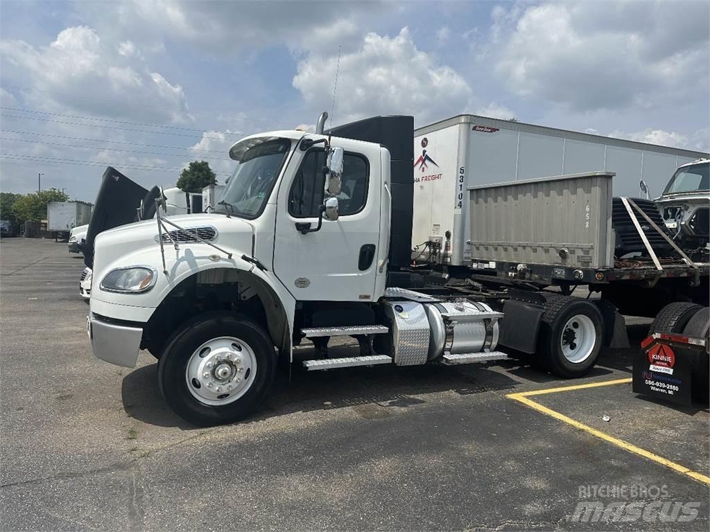 Freightliner M2 106 Tractores (camiões)
