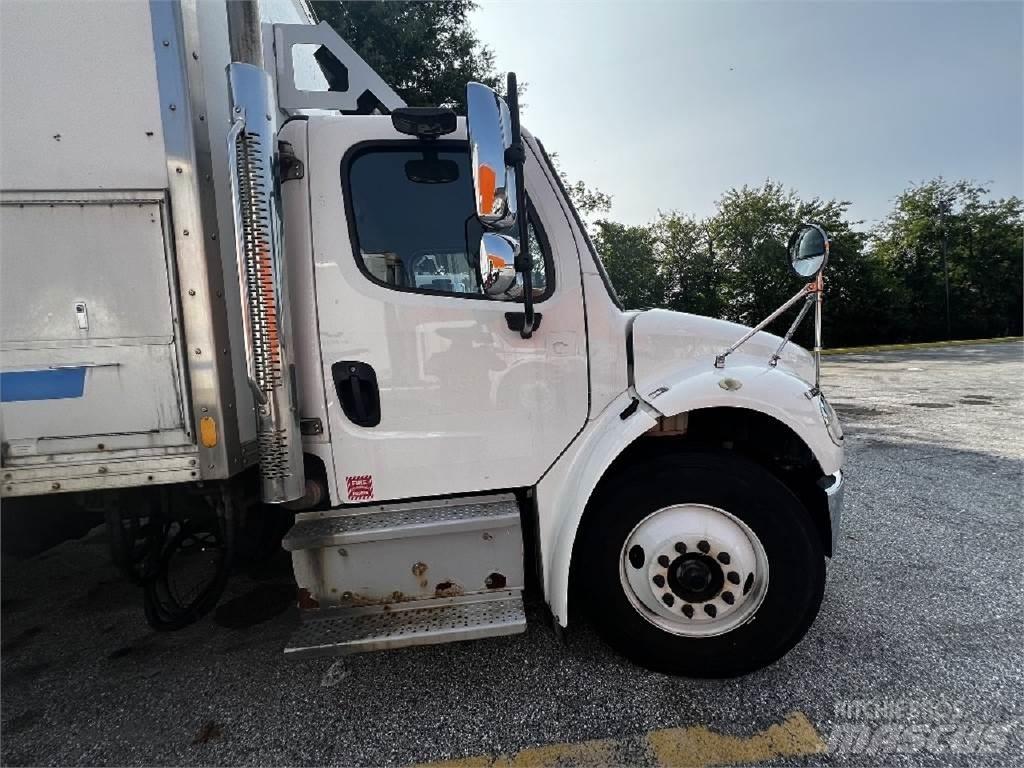 Freightliner M2-106 Camiões de caixa fechada