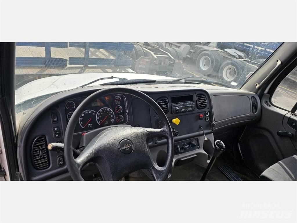 Freightliner M2 106 Camiões estrado/caixa aberta