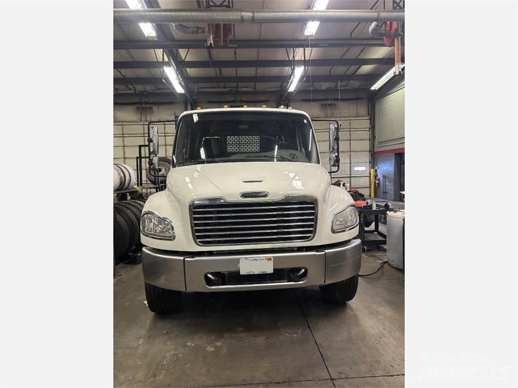 Freightliner M2 106 Camiões estrado/caixa aberta