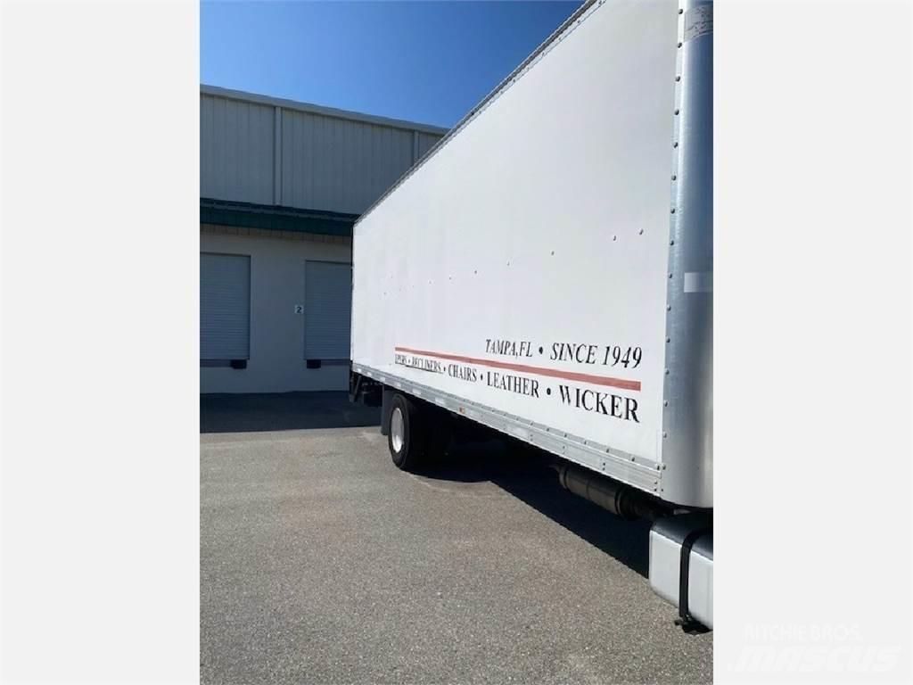 Freightliner M2 106 Camiões de caixa fechada