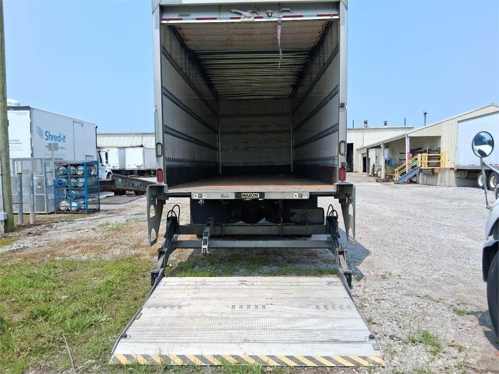Freightliner M2-106 Camiões de caixa fechada