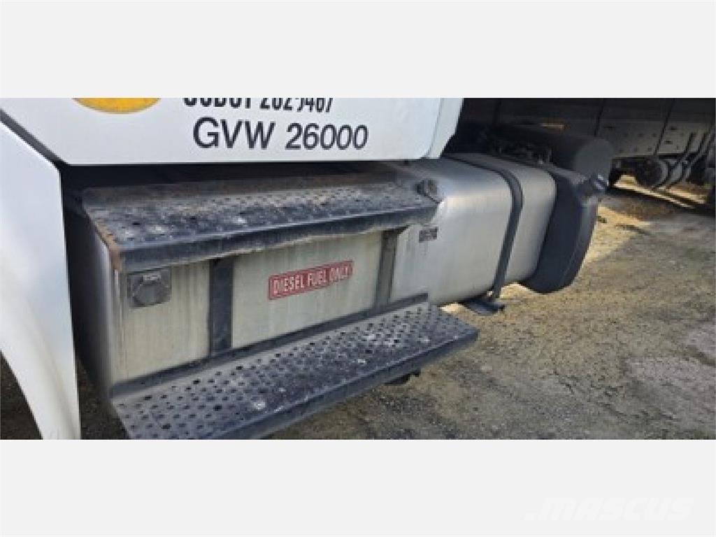 Freightliner M2 106 Camiões de caixa fechada