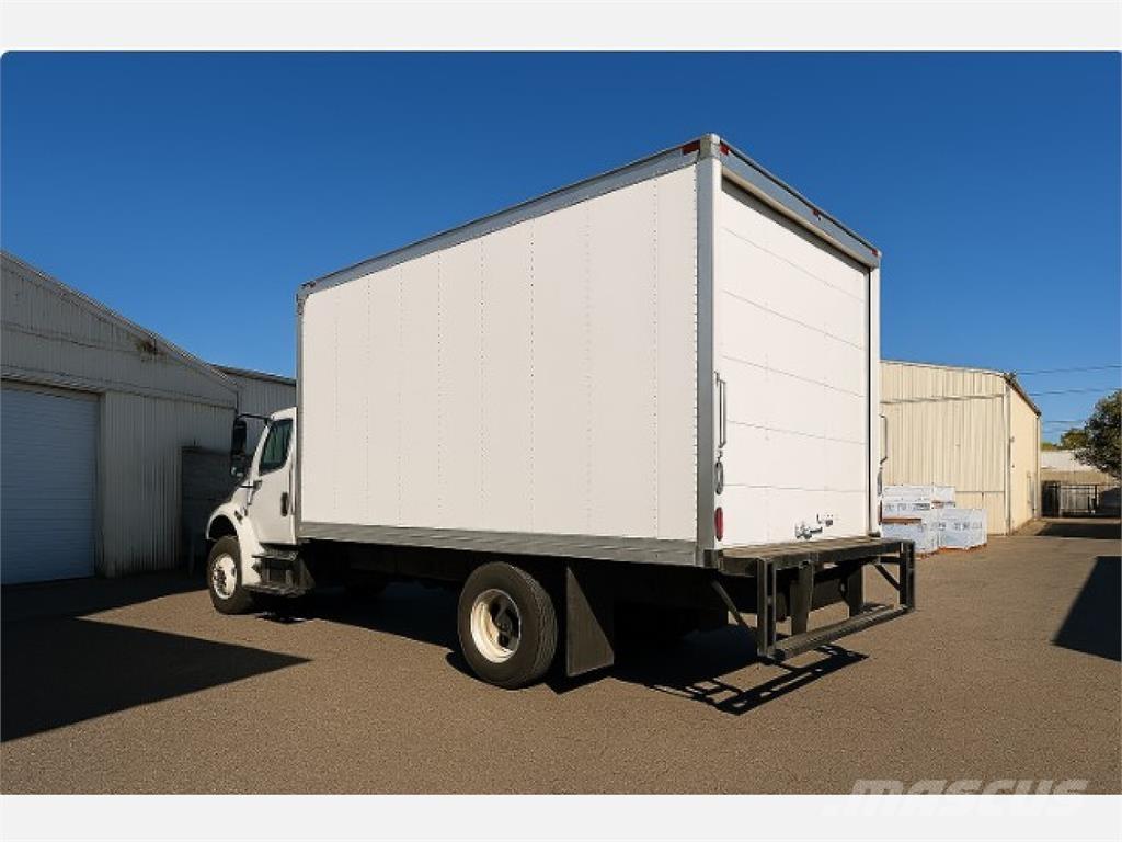 Freightliner M2 106 Camiões de caixa fechada