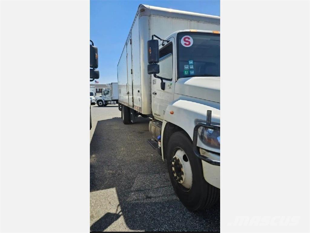 Hino 268 Camiões de caixa fechada