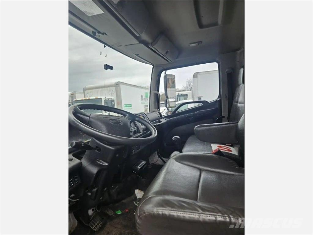 Hino 268 Camiões de caixa fechada