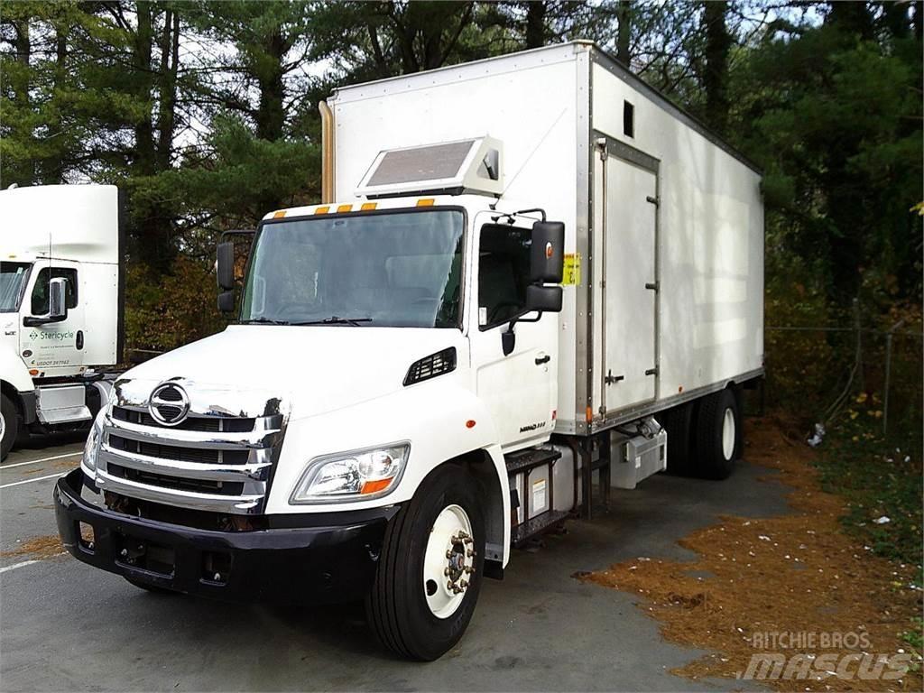Hino 338 Camiões de caixa fechada
