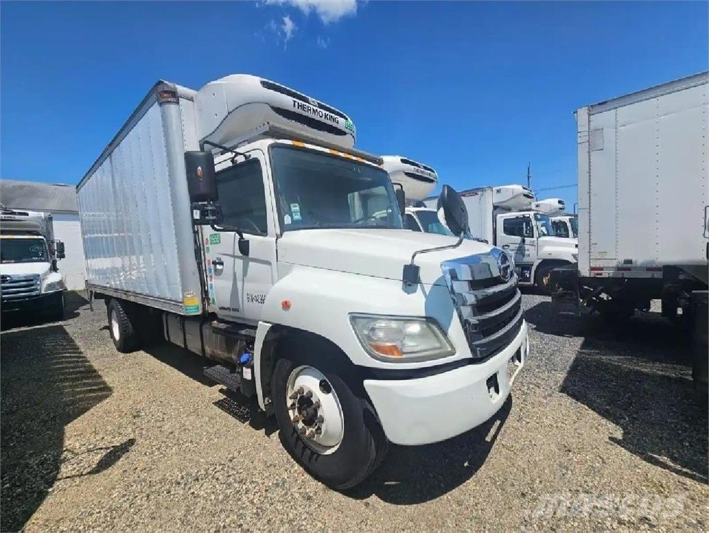 Hino 338 Camiões caixa temperatura controlada