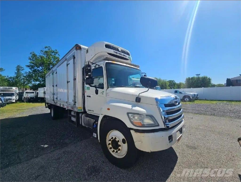 Hino 338 Camiões caixa temperatura controlada