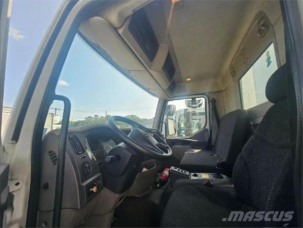 Kenworth K370 Camiões de caixa fechada