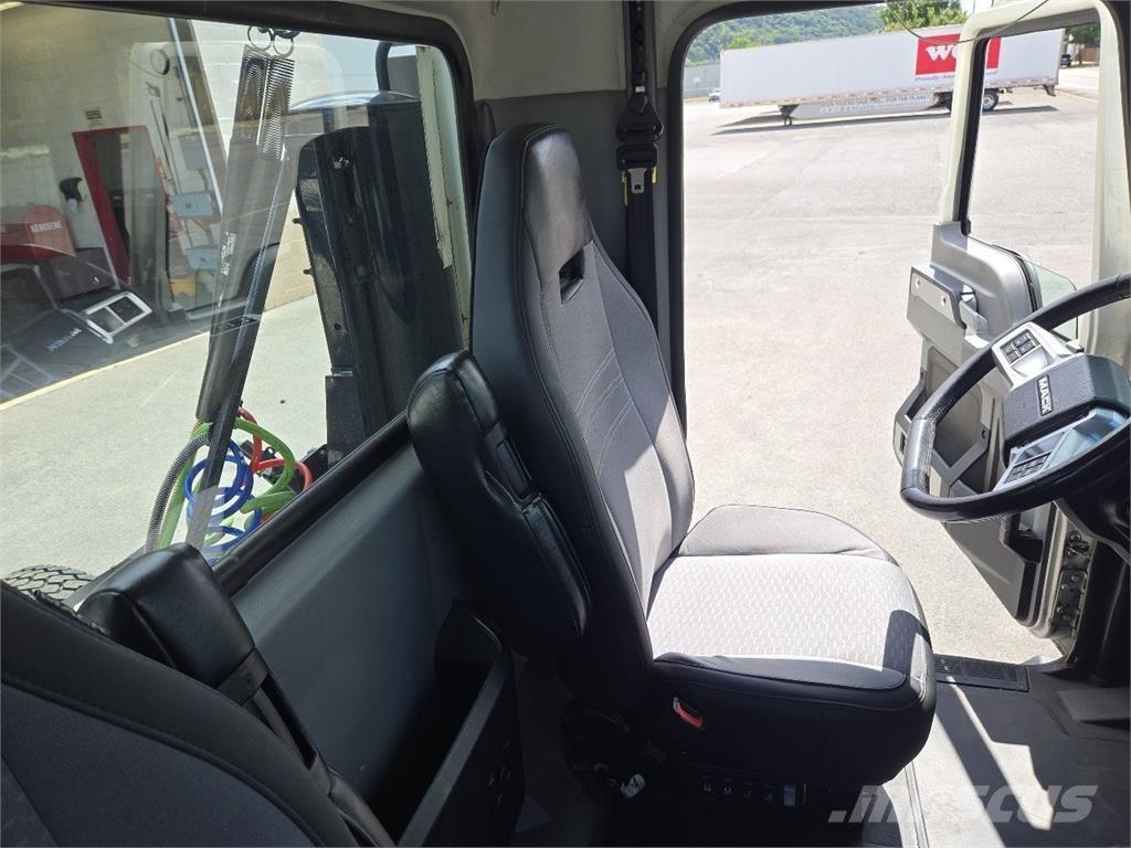 Mack AN64T Tractores (camiões)