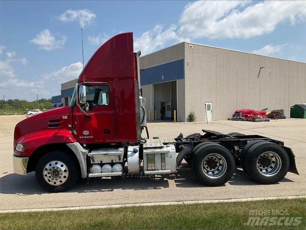 Mack CXU613 Tractores (camiões)
