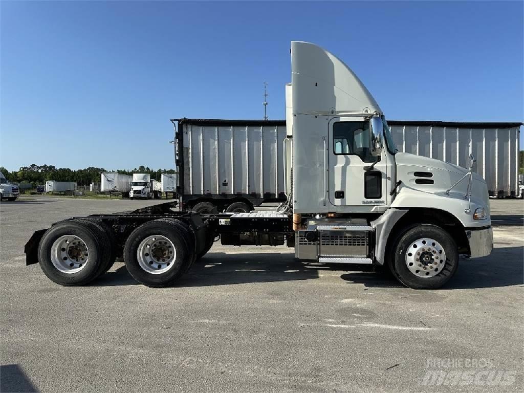 Mack CXU613 Tractores (camiões)