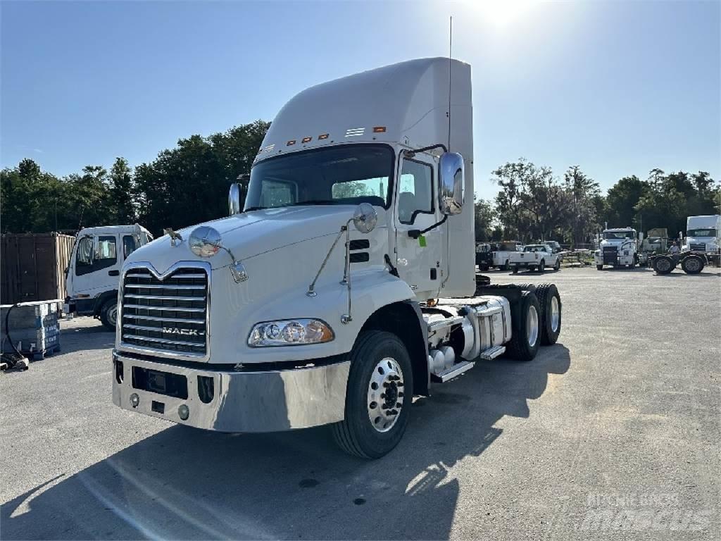 Mack CXU613 Tractores (camiões)