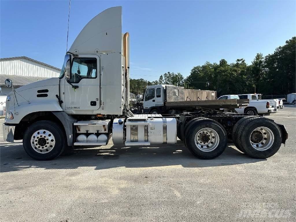 Mack CXU613 Tractores (camiões)