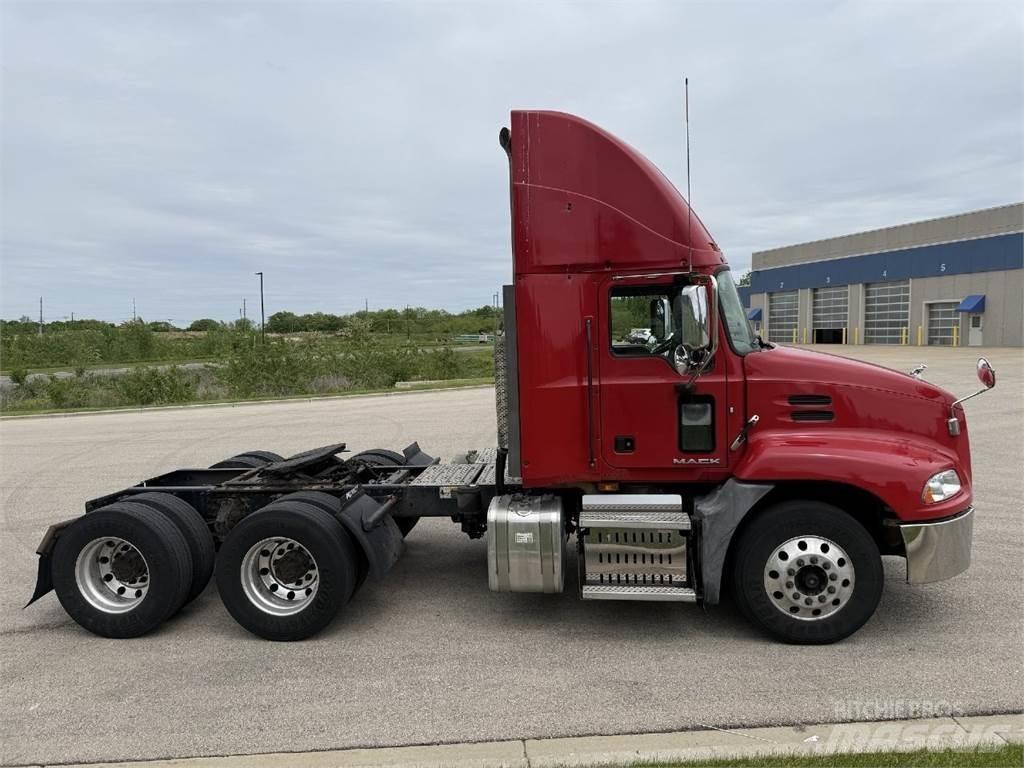 Mack CXU613 Tractores (camiões)