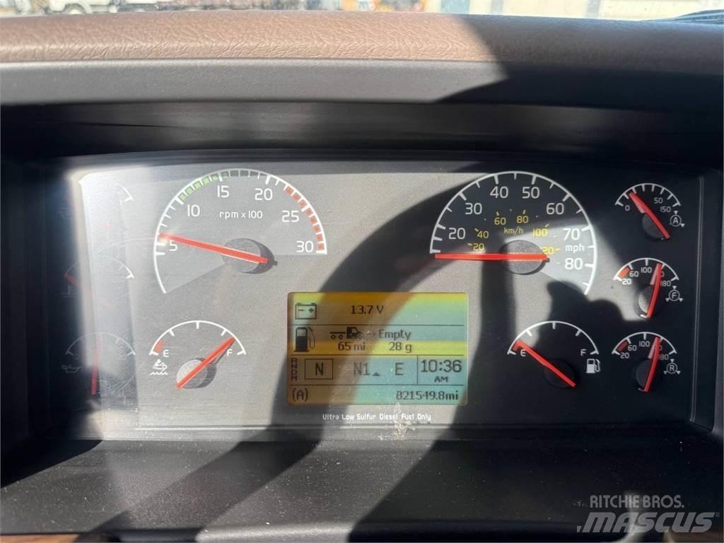 Volvo VNL670 Tractores (camiões)