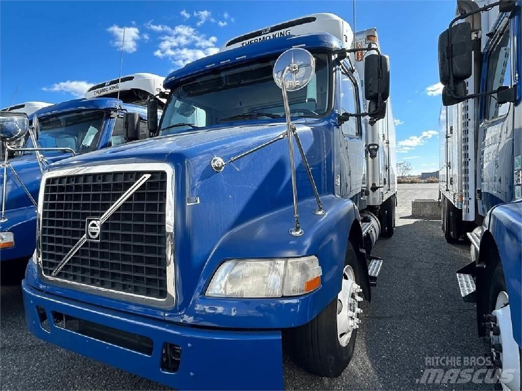 Volvo VNM64T200 Camiões caixa temperatura controlada