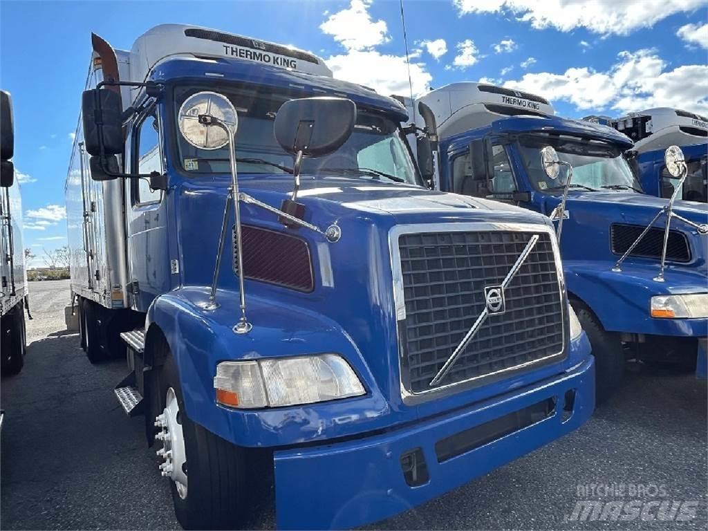 Volvo VNM64T200 Camiões caixa temperatura controlada