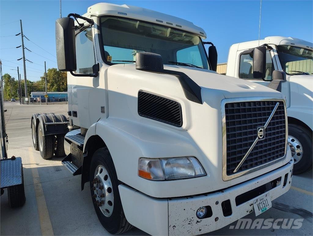 Volvo VNM64T200 Tractores (camiões)